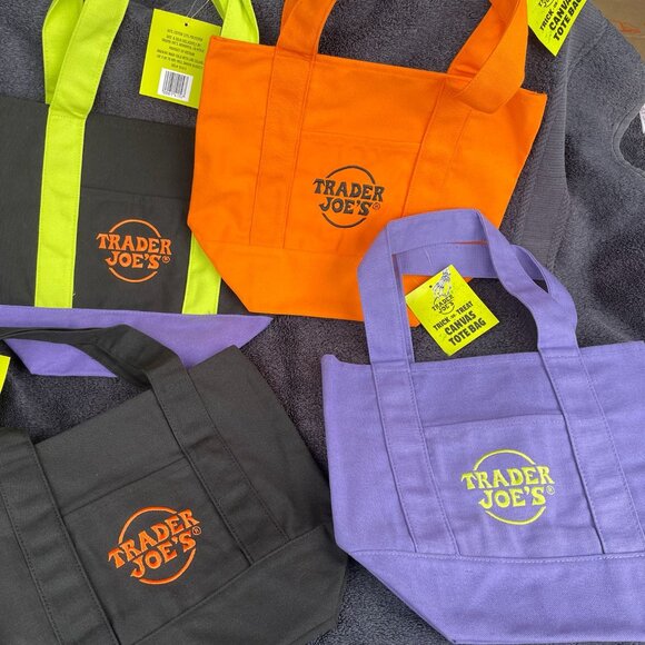 Trader Joe's Set of 4 Halloween Mini Totes - LTD EDITION, NWT! - Picture 1 of 6